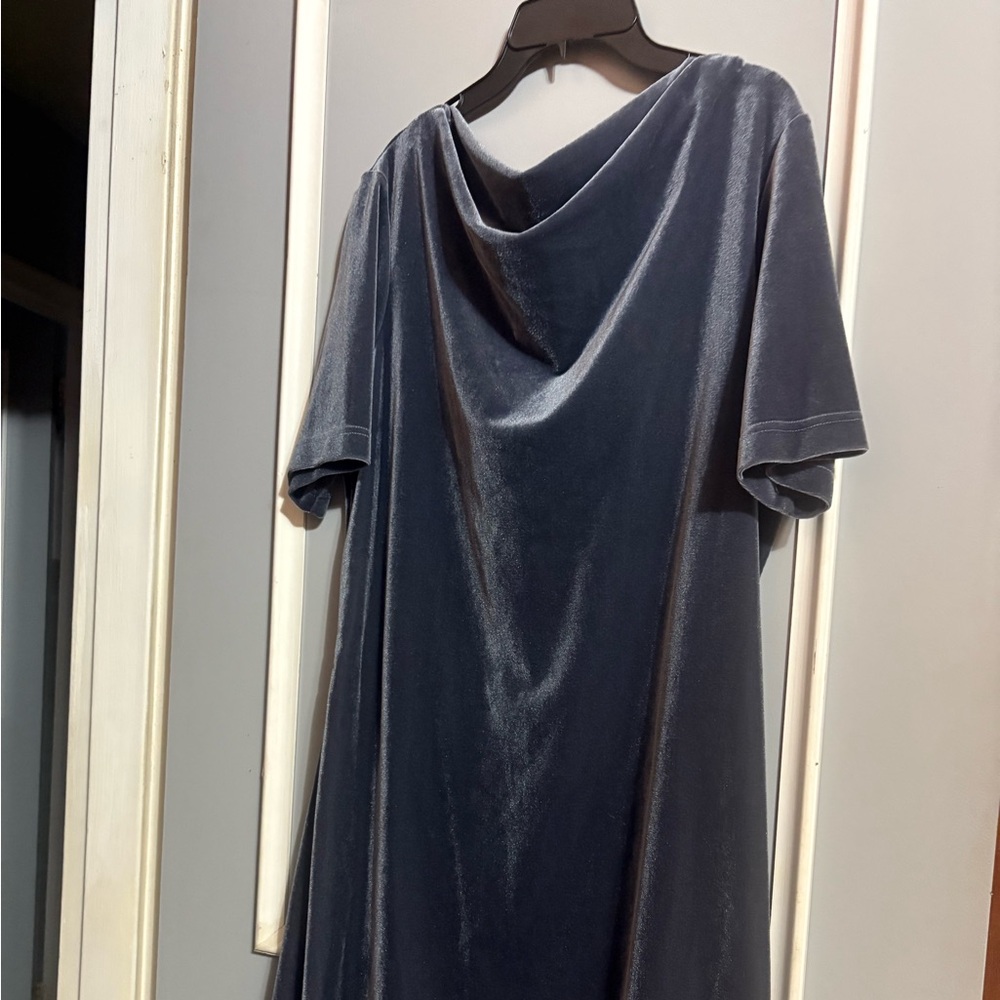 Chic Velvet Short Sleeve Dress